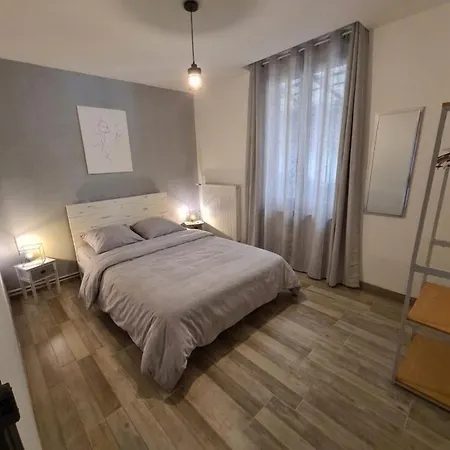 Daire Chez Les Poilus *