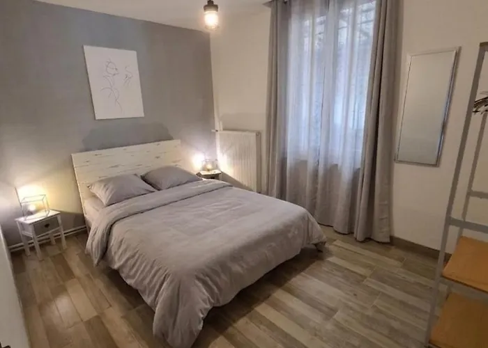 Daire Chez Les Poilus *